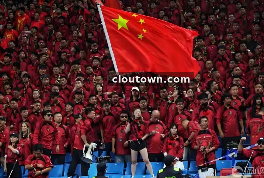 看个球 从球场边到弹幕里:一位草根解说员的十年声音修行